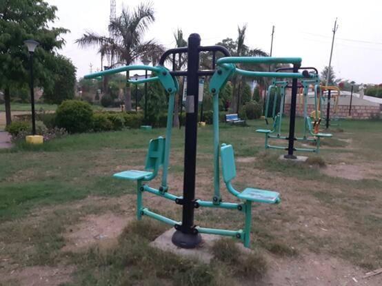 印度公園健身器材自行活動引關(guān)注，警方解釋為運動器材自然運作